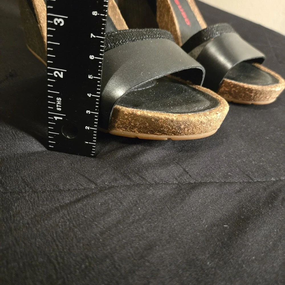 Tsubo Sandals Womens Size 8 Black Leather Strappy Ankle Strap Wedge Heel Comfort
